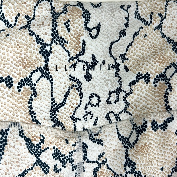 All Fenix x Anthropologie Python Snakeskin Print 7/8 Leggings - Picture 10 of 15